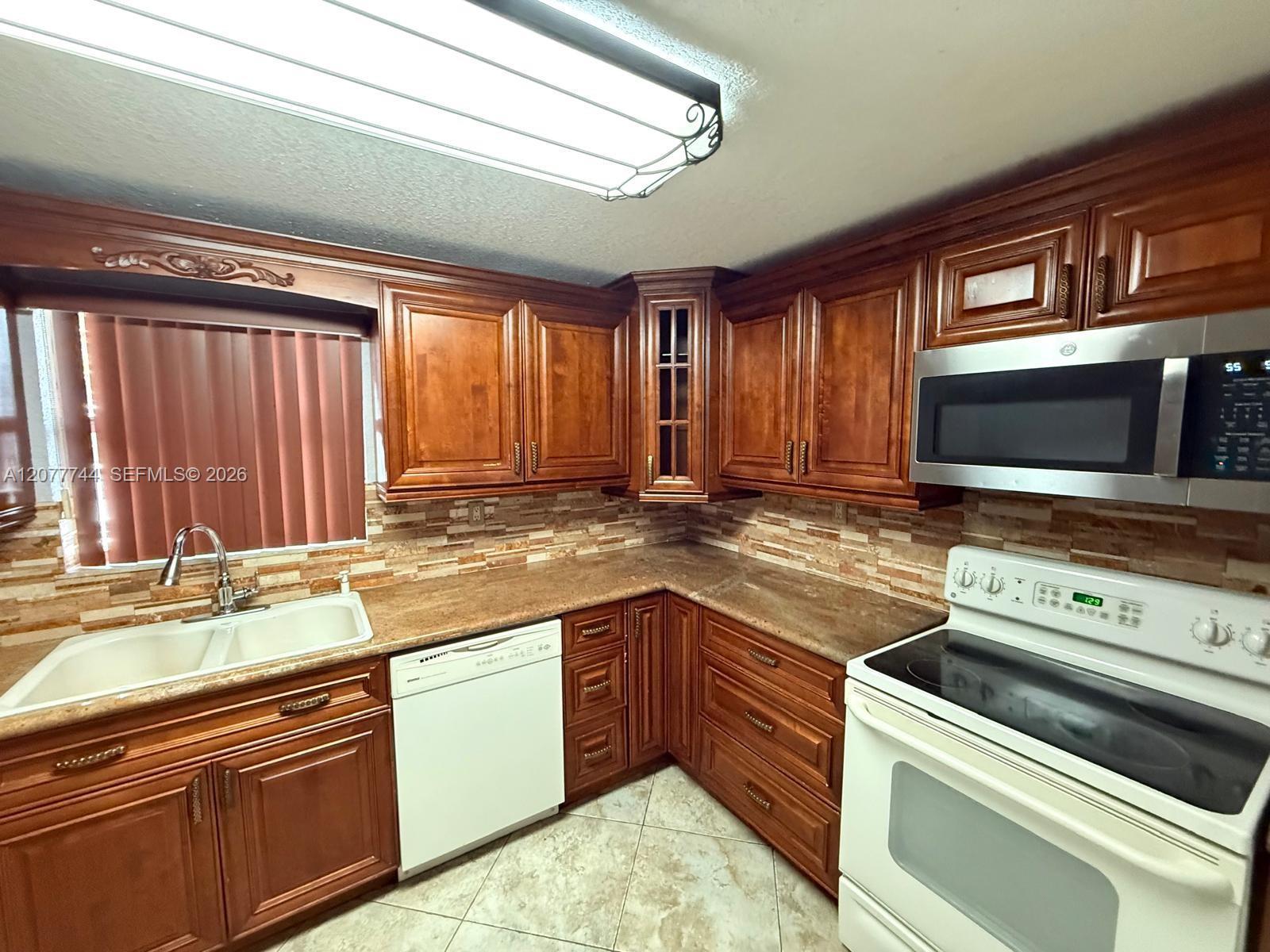 9357 Fontainebleau Blvd # D104, Miami FL 33172 photo 4