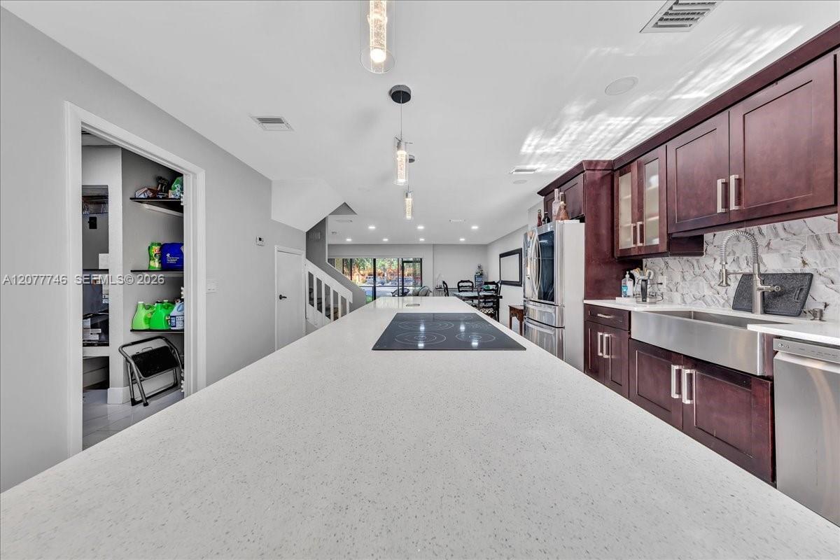 4543 NW 90th Ave, Sunrise FL 33351 photo 3