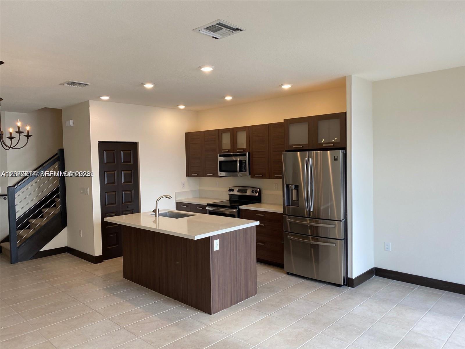 9116 NW 158th St, Miami Lakes FL 33018 photo 4