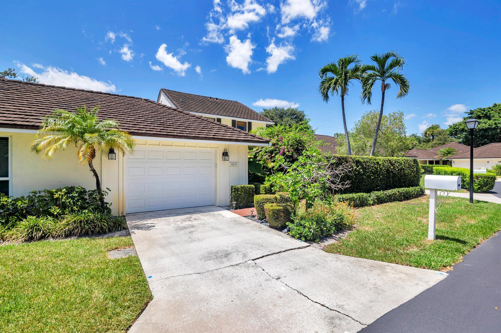 11290 Glen Oaks Court, North Palm Beach FL 33408 photo 2