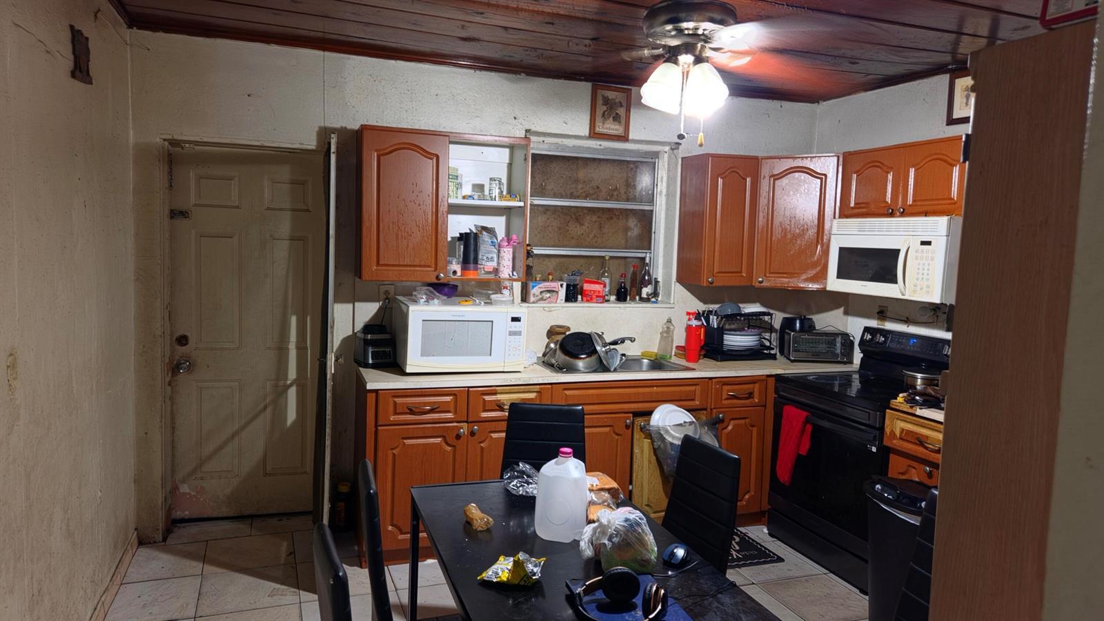 2351 NW 104TH Terrace, Miami FL 33147 photo 3
