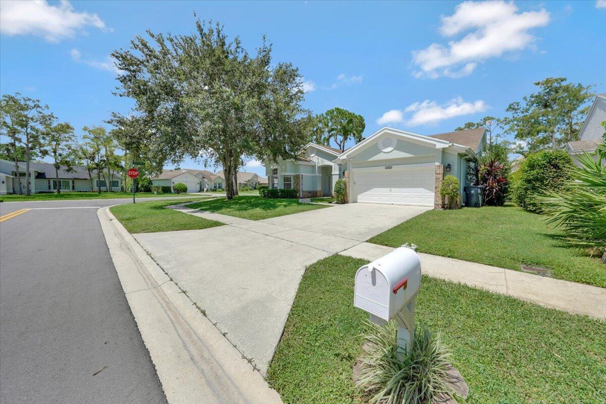 1040 WILD CHERRY Lane, Wellington FL 33414 photo 3