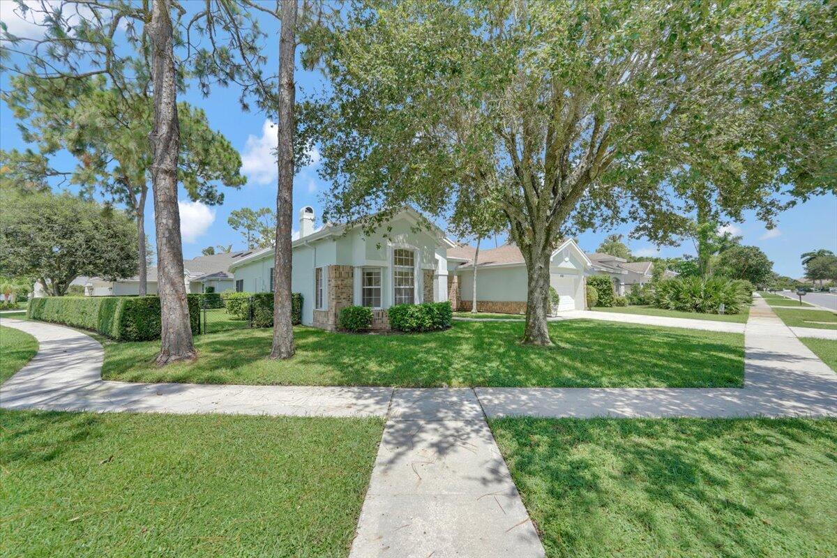 1040 WILD CHERRY Lane, Wellington FL 33414 photo 4