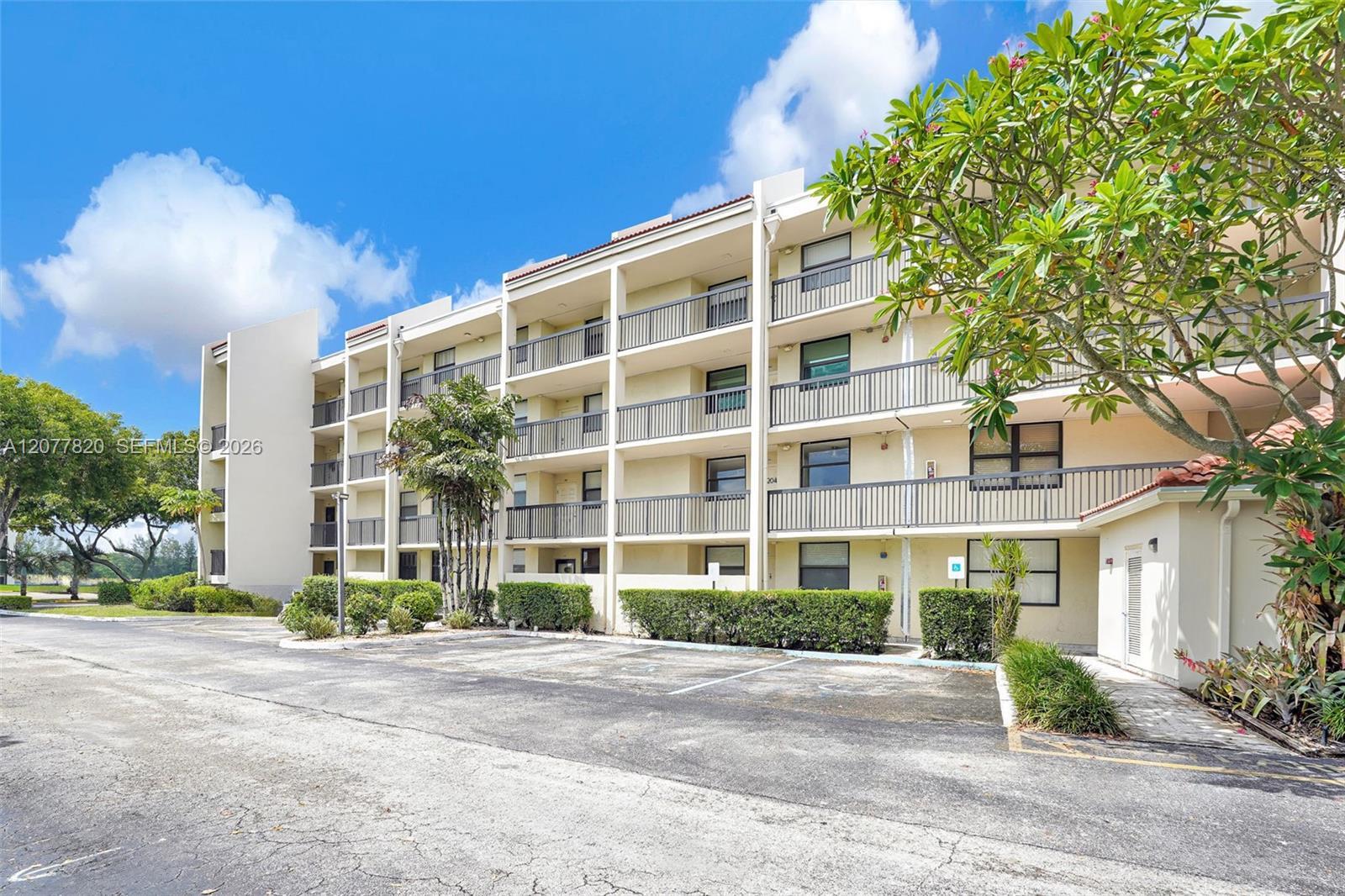 117 Lake Emerald Dr # 204, Oakland Park FL 33309