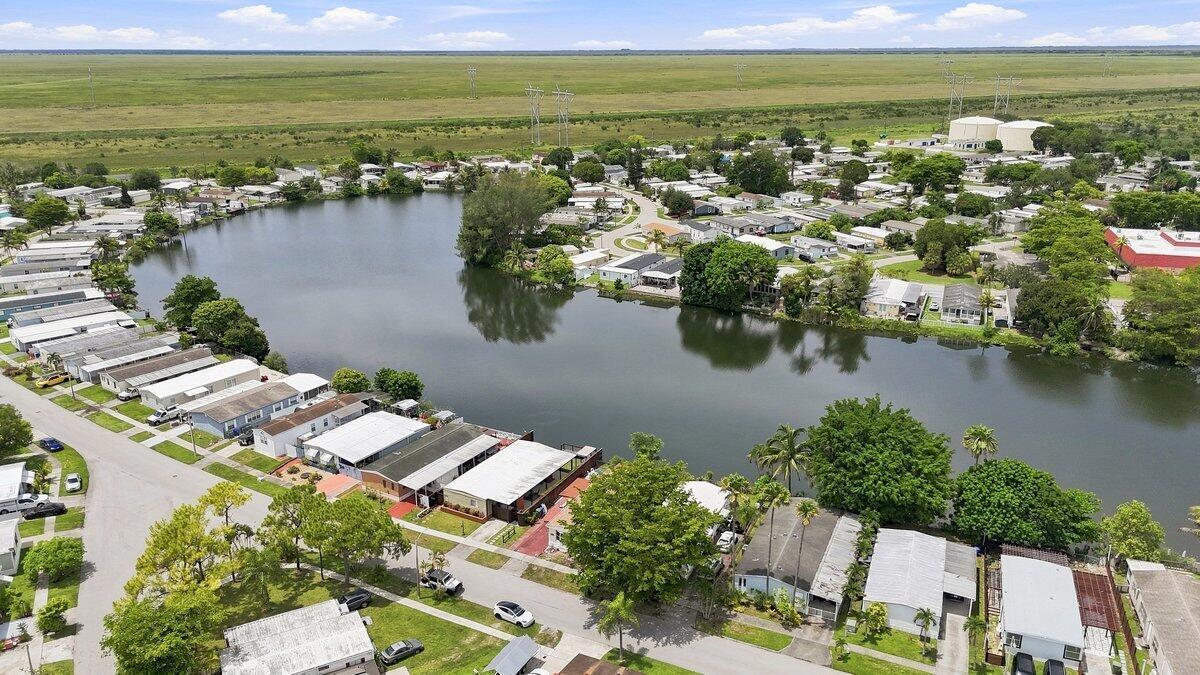 21671 S HERITAGE Circle, Pembroke Pines FL 33029