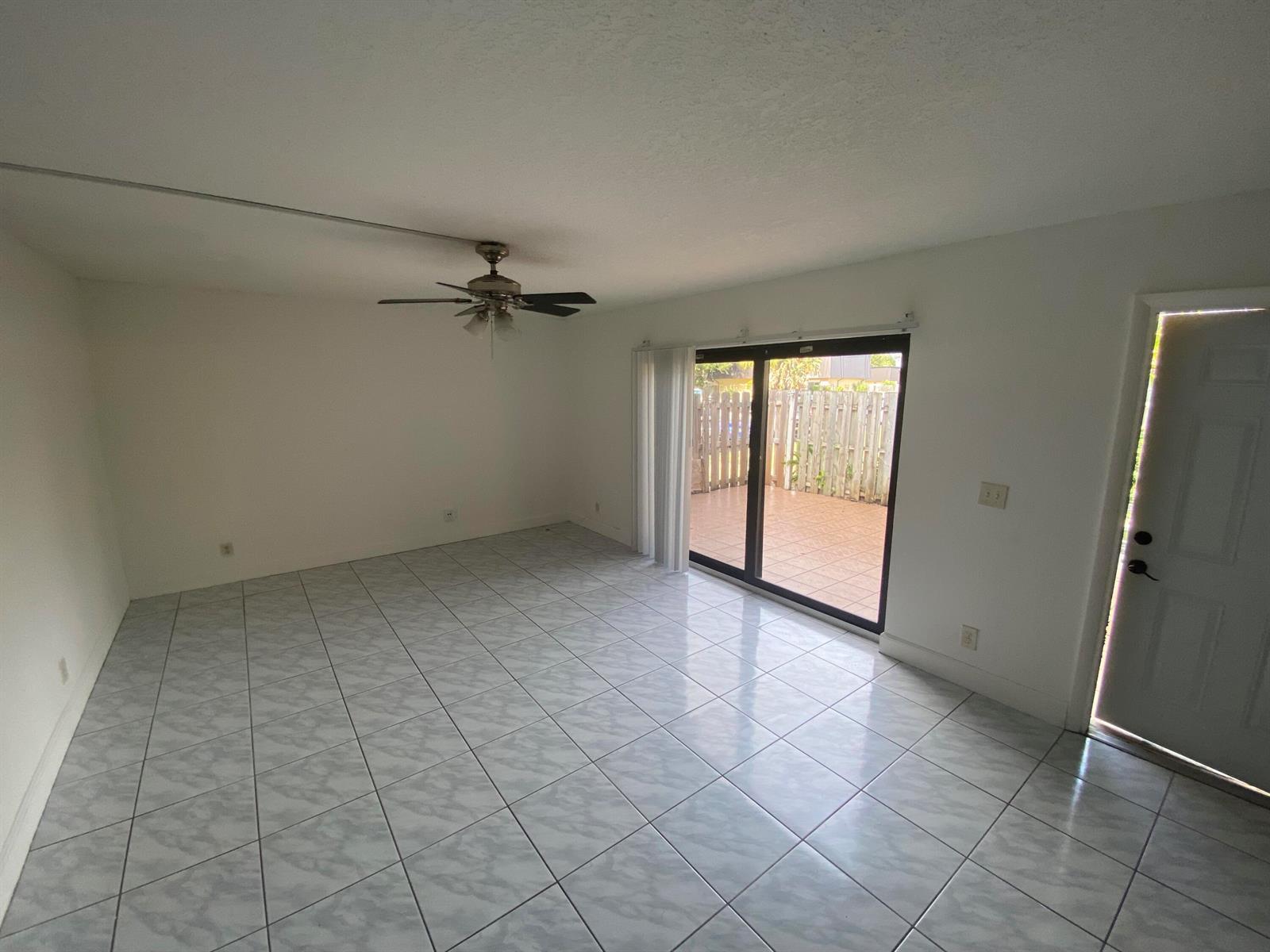 2370 WATERSIDE Drive, Lake Worth FL 33461 photo 4