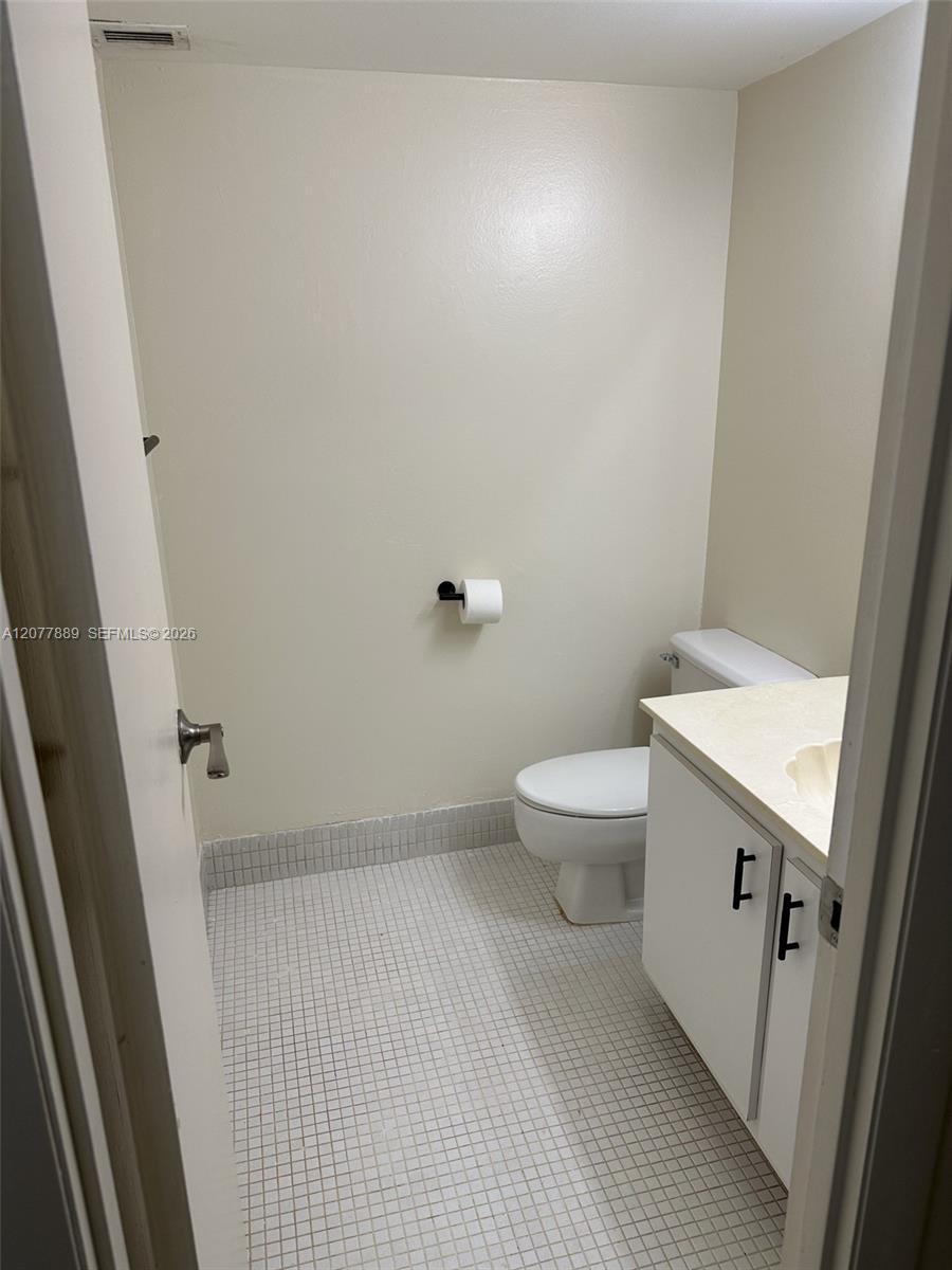 6061 N Falls Cir Dr # 106, Lauderhill FL 33319 photo 5
