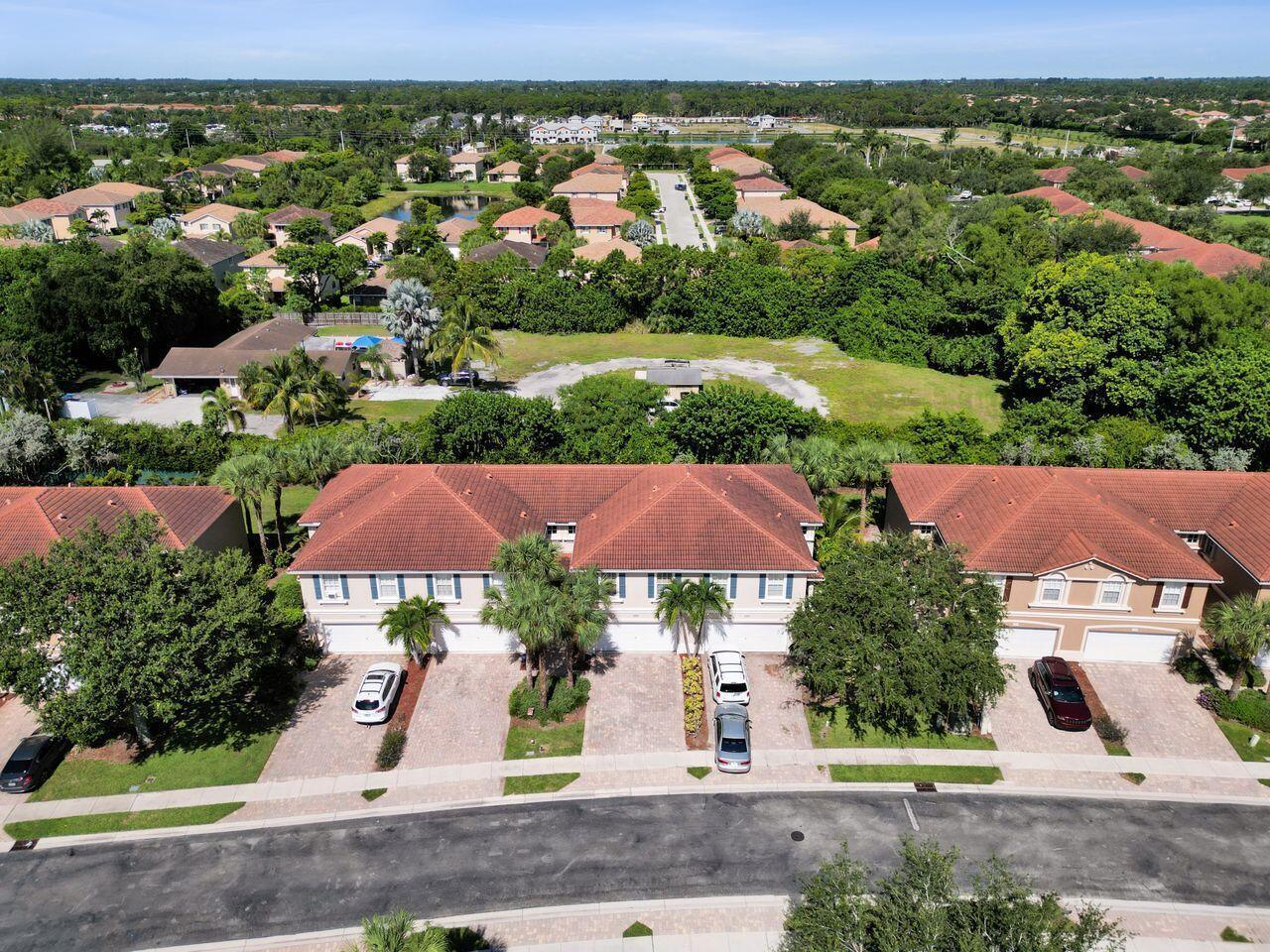 4603 Cohune Palm Court, FL 33463 photo 2