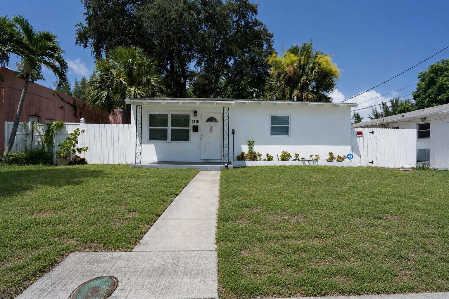 3219 WINDSOR Avenue, West Palm Beach FL 33407 photo 2