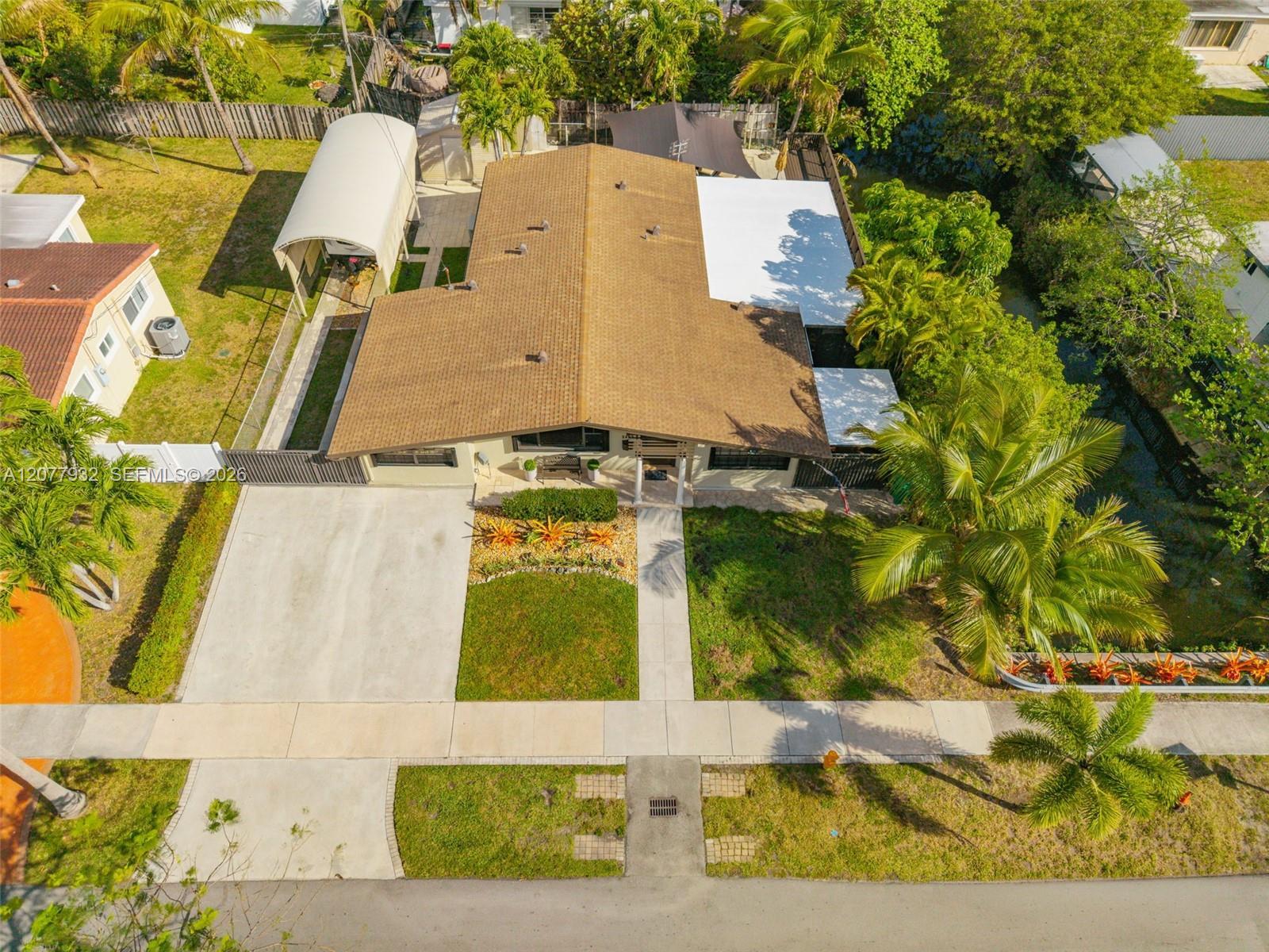 2485 NE 214th St, Miami FL 33180 photo 2