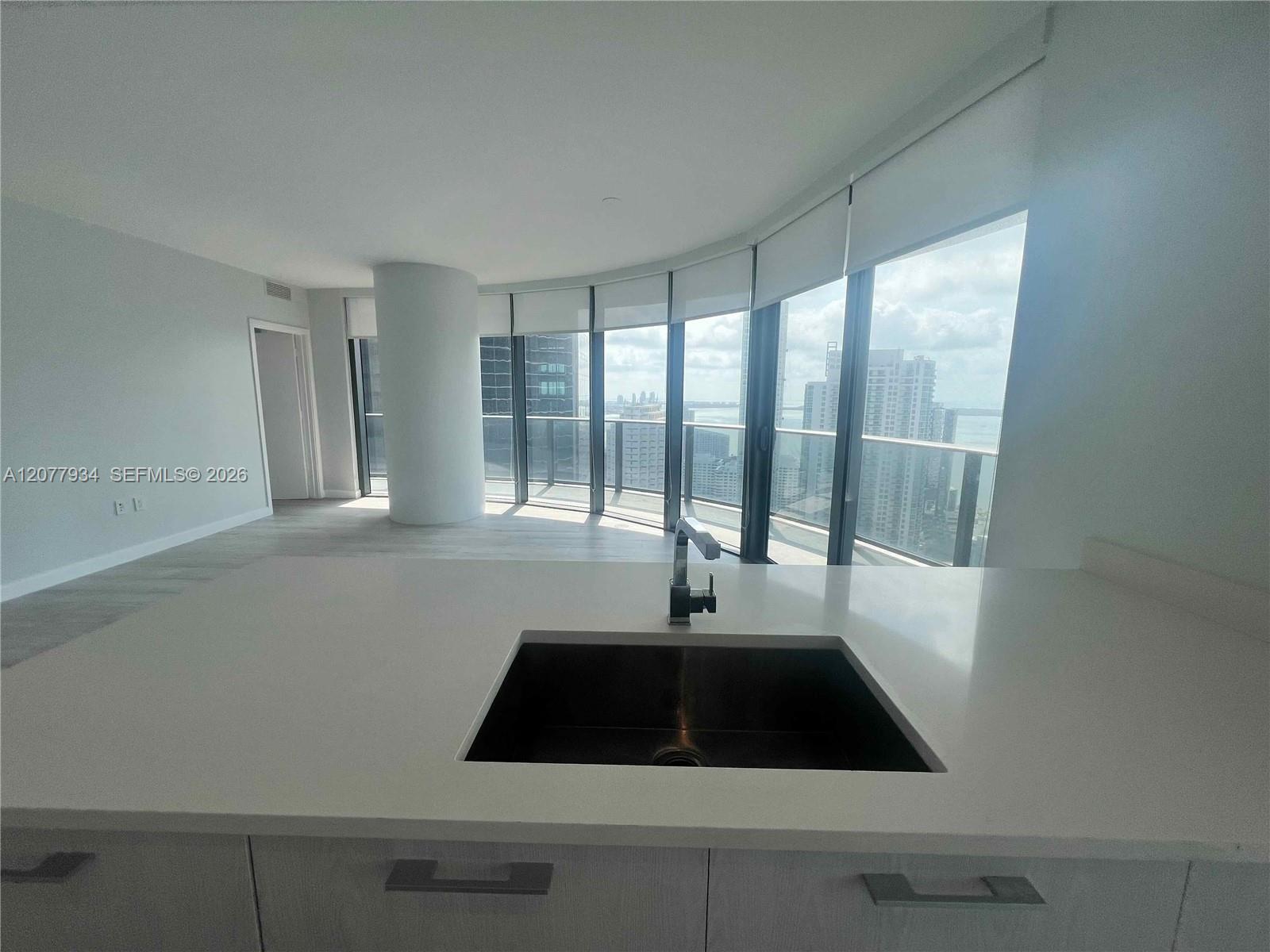 45 SW 9th St # 3703, Miami FL 33130 photo 2