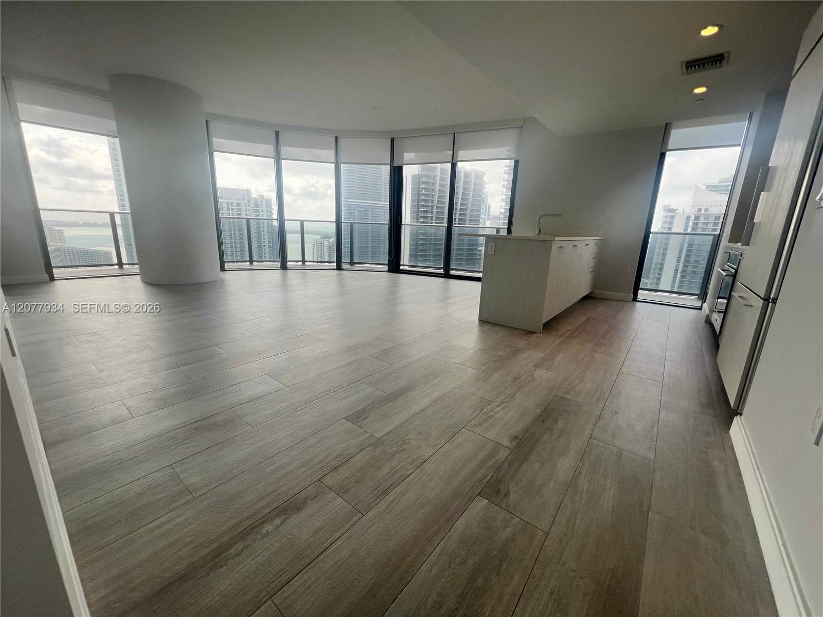 45 SW 9th St # 3703, Miami FL 33130 photo 3