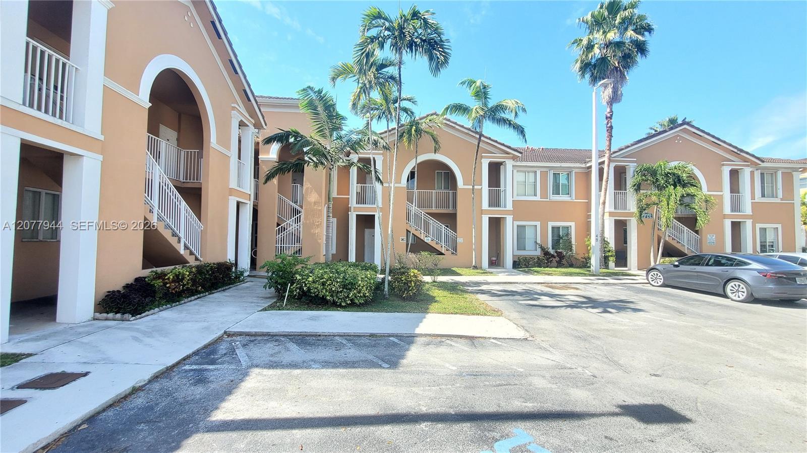 7070 NW 177th St # 10, Hialeah FL 33015