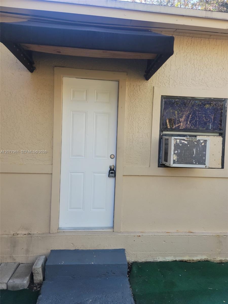 842 NW 107 St, Miami FL 33168 photo 2