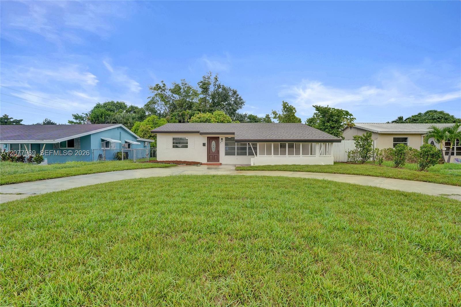 6761 Pershing St, Hollywood FL 33024 photo 2