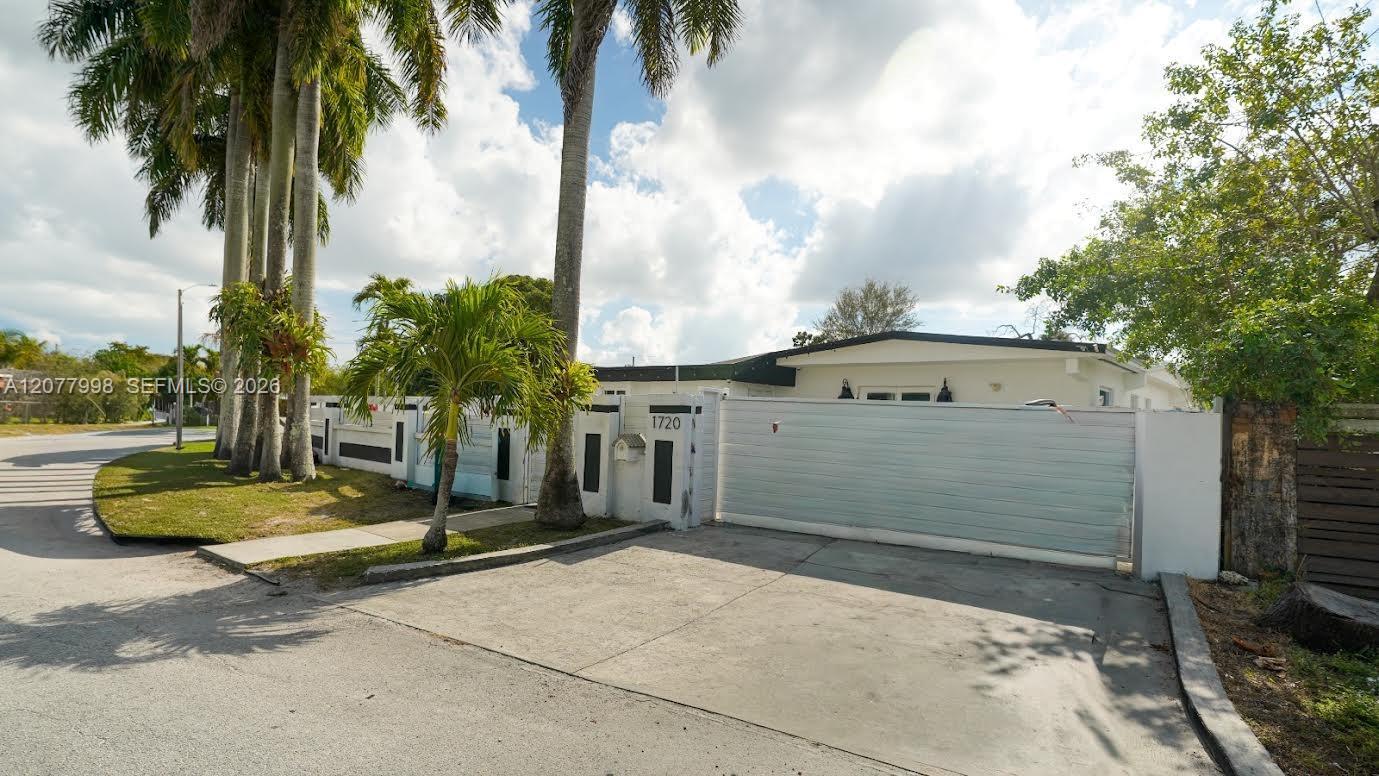 1720 NW 124th Ter, Miami FL 33167 photo 2