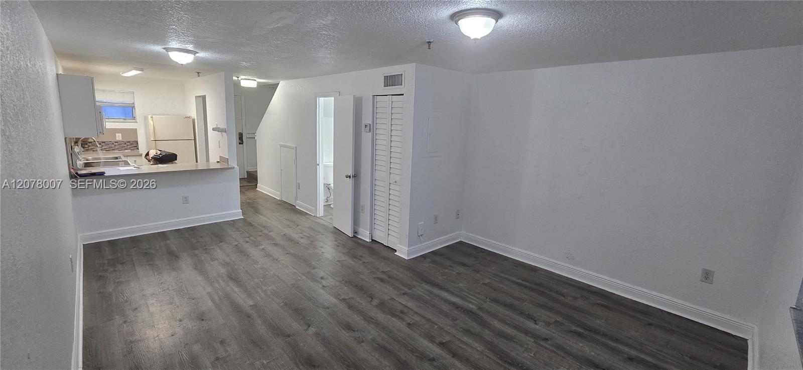 8027 NW 8th St # 13, Miami FL 33126