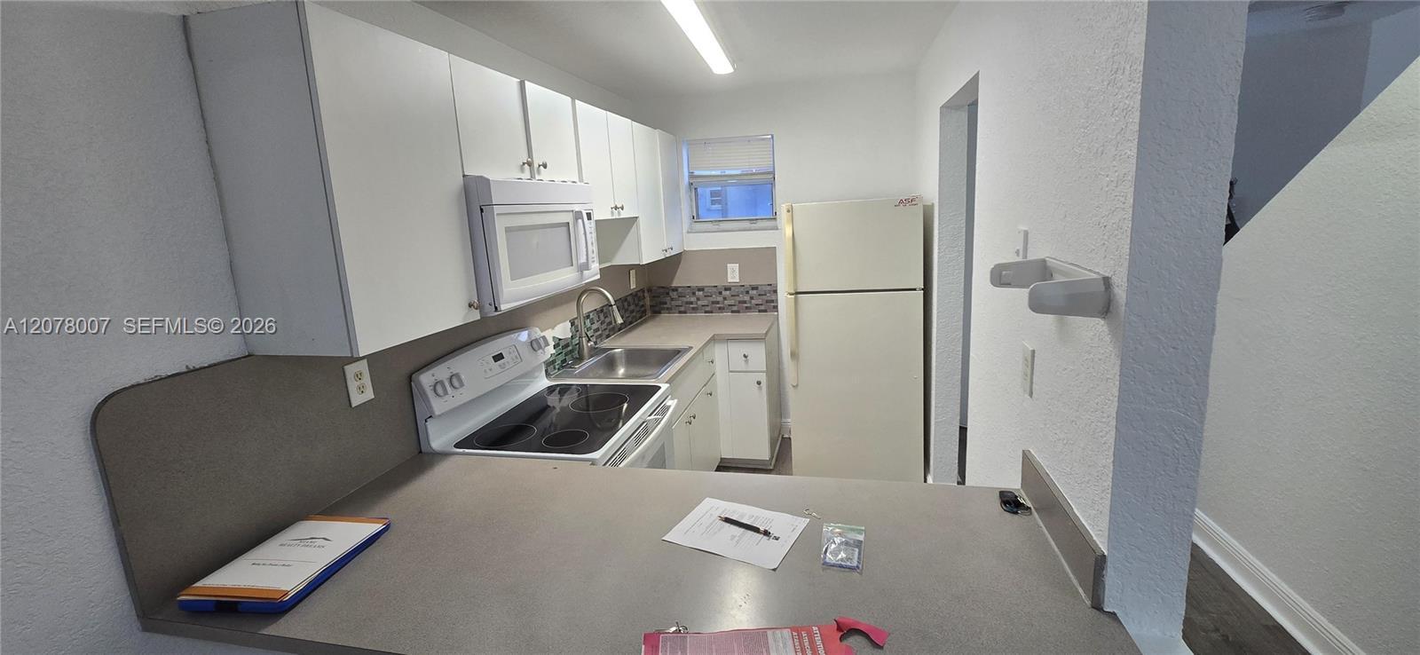 8027 NW 8th St # 13, Miami FL 33126 photo 4