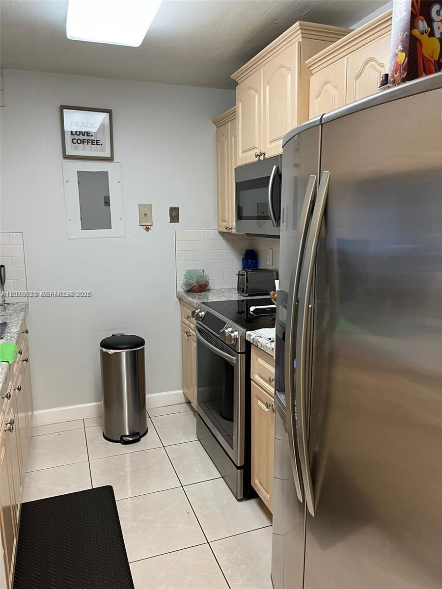 10135 NW 9th St Cir # 208, Miami FL 33172 photo 5
