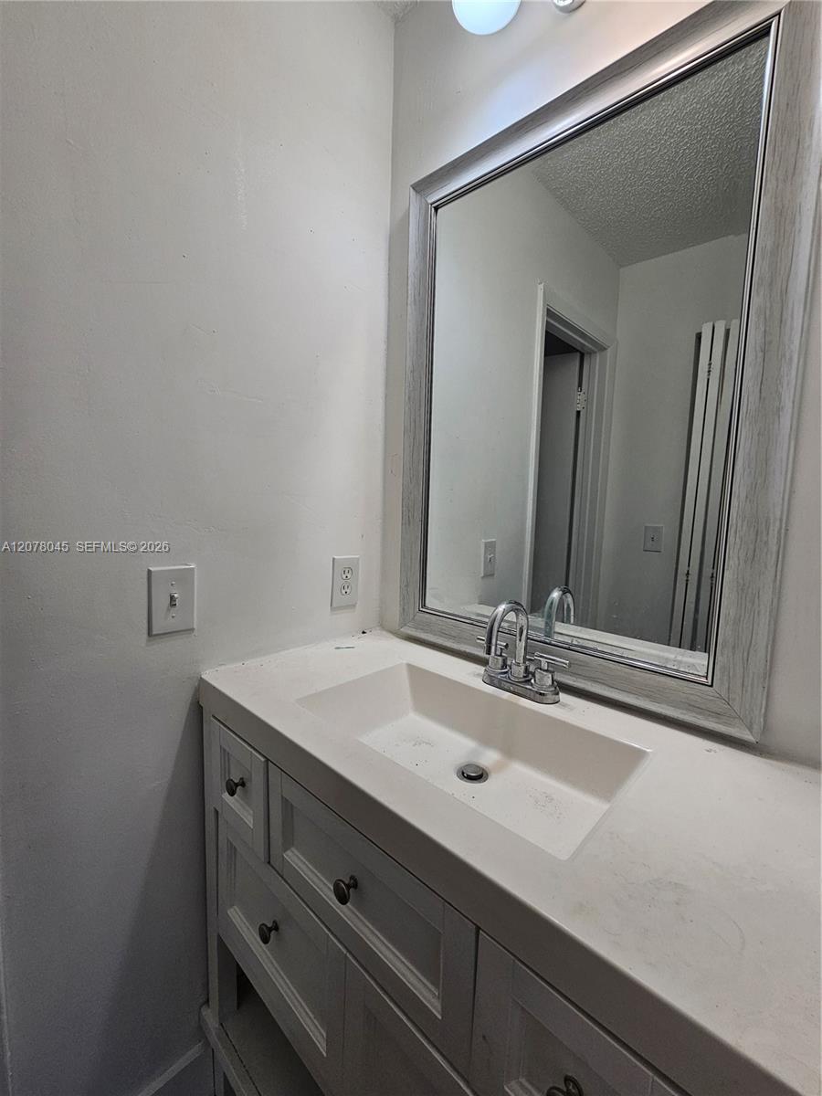 6580 W 27th Ct # 24, Hialeah FL 33016 photo 2