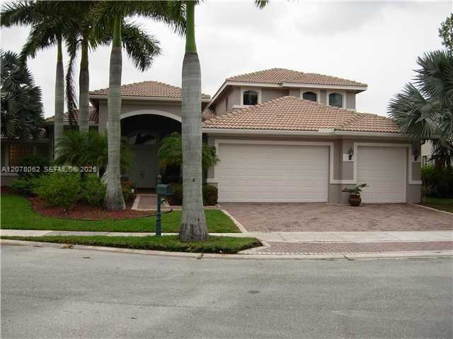 1360 Victoria Isle Dr, Weston FL 33327