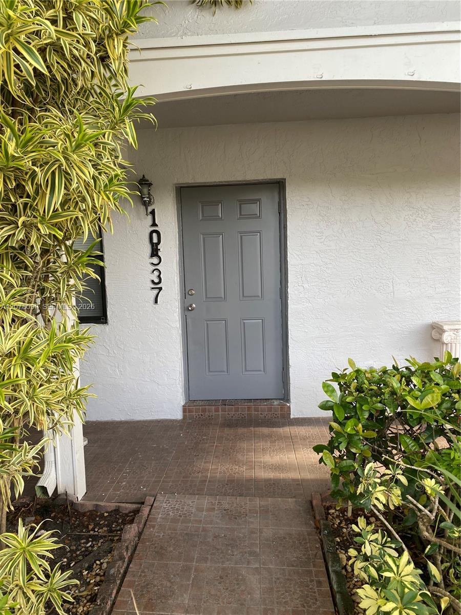 10537 NW 8th St, Pembroke Pines FL 33026