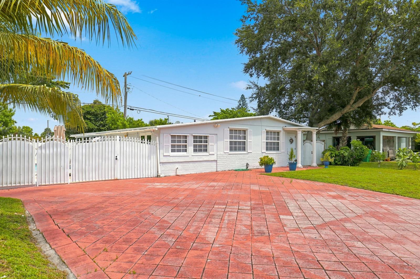 3239 DOLAN Road, Palm Springs FL 33406 photo 2