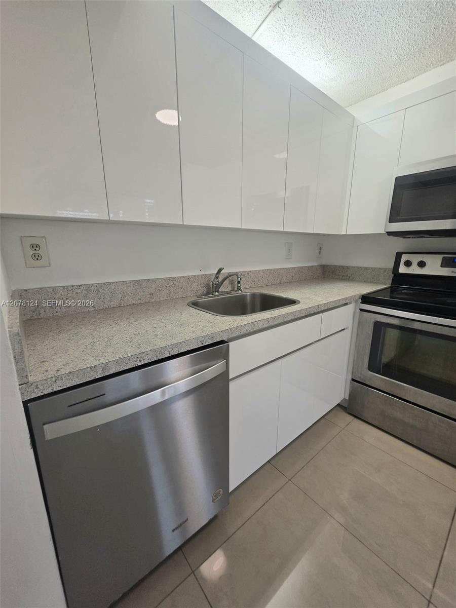 20105 NE 3rd Ct # 6, Miami FL 33179 photo 2