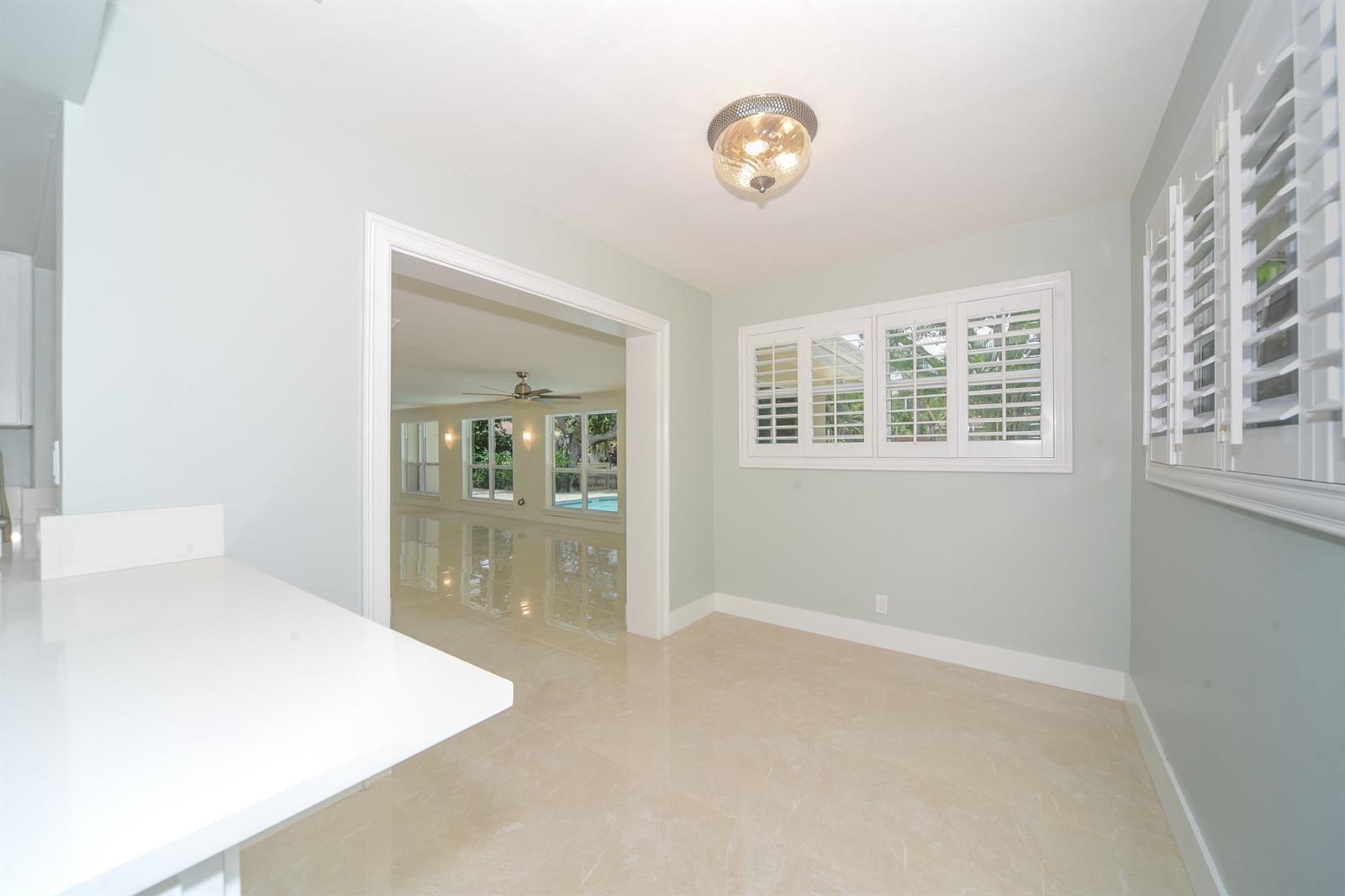 709 W Royal Palm Road, Boca Raton FL 33486 photo 5