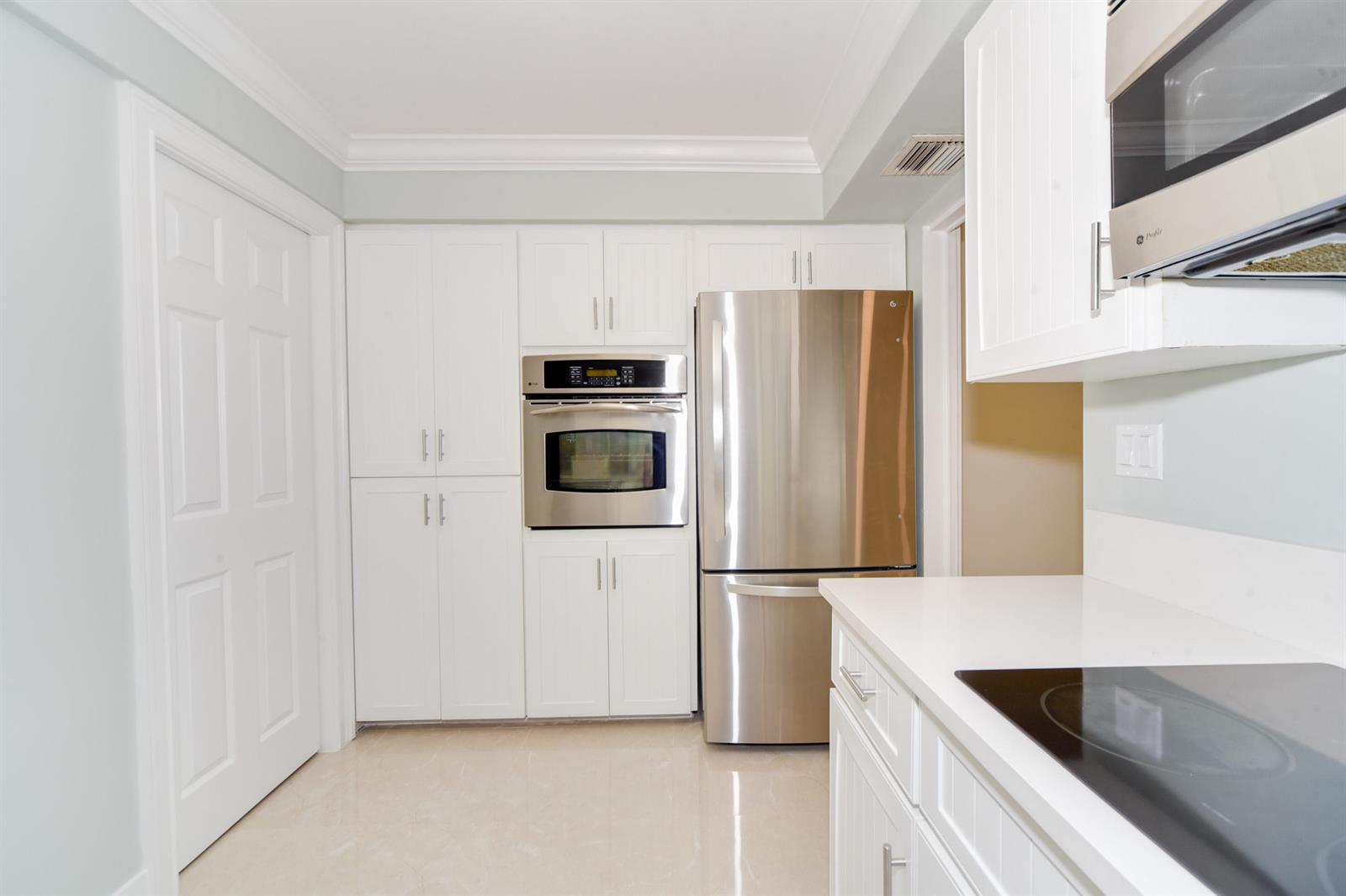 709 W Royal Palm Road, Boca Raton FL 33486 photo 4