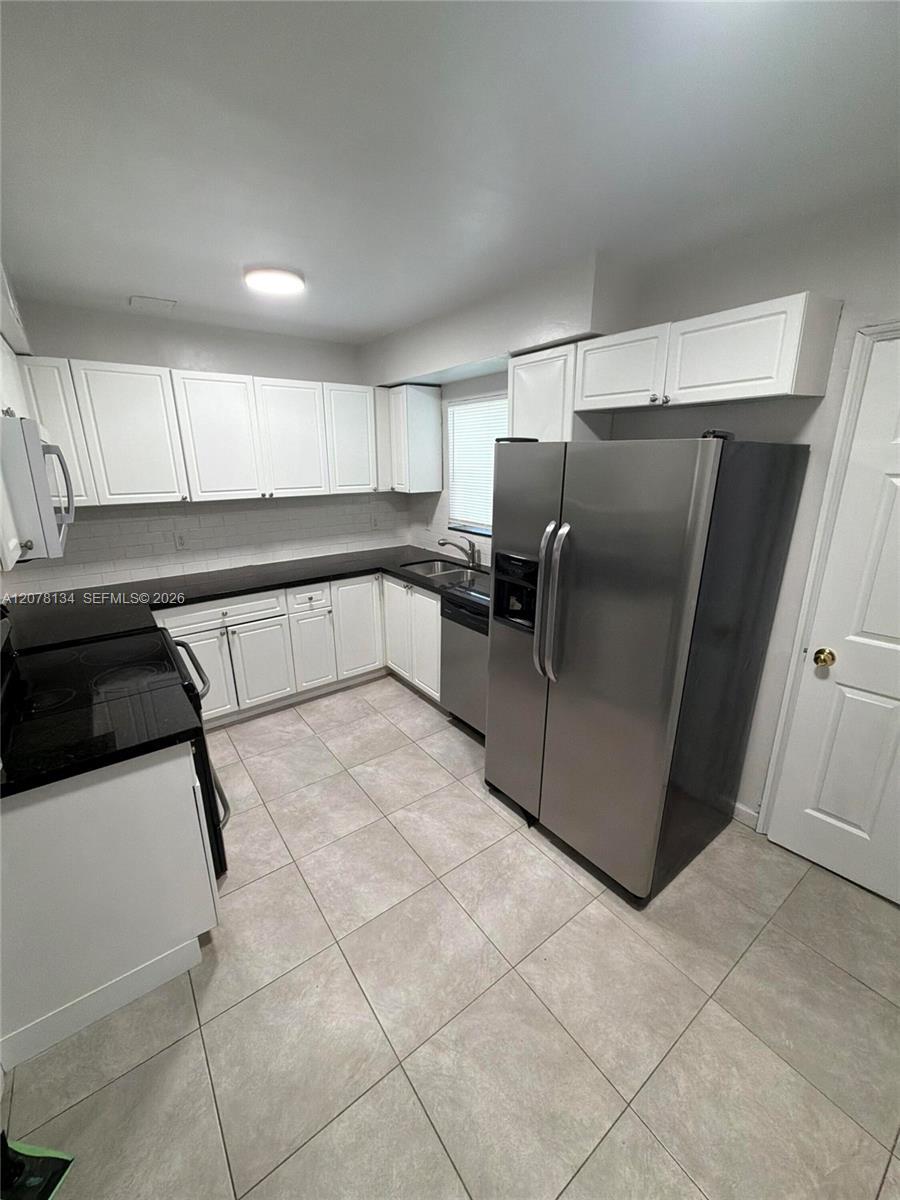 942 NW 11th Ct, Fort Lauderdale FL 33311 photo 2