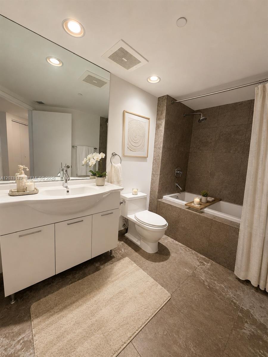475 Brickell Ave # 3908, Miami FL 33131 photo 4