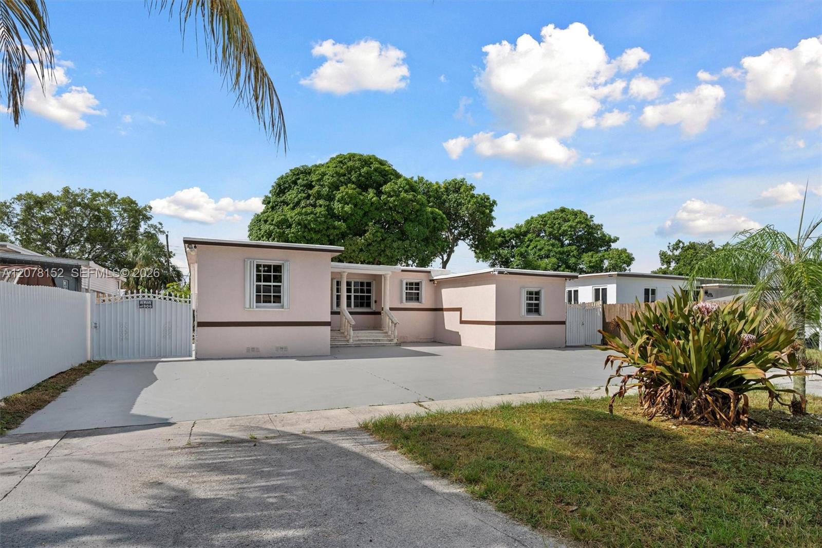 292 E 55th St, Hialeah FL 33013