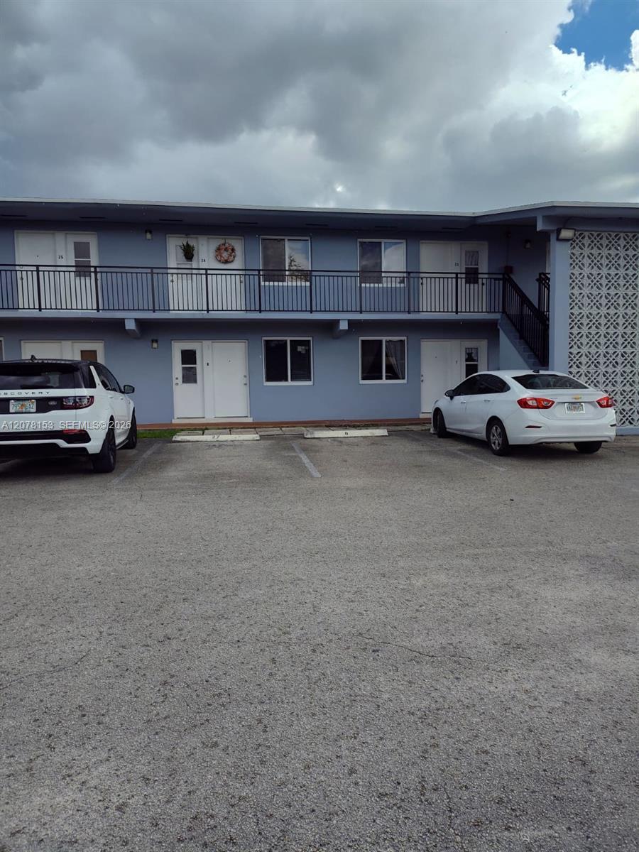 655 Eldron Dr # 22, Miami Springs FL 33166 photo 3