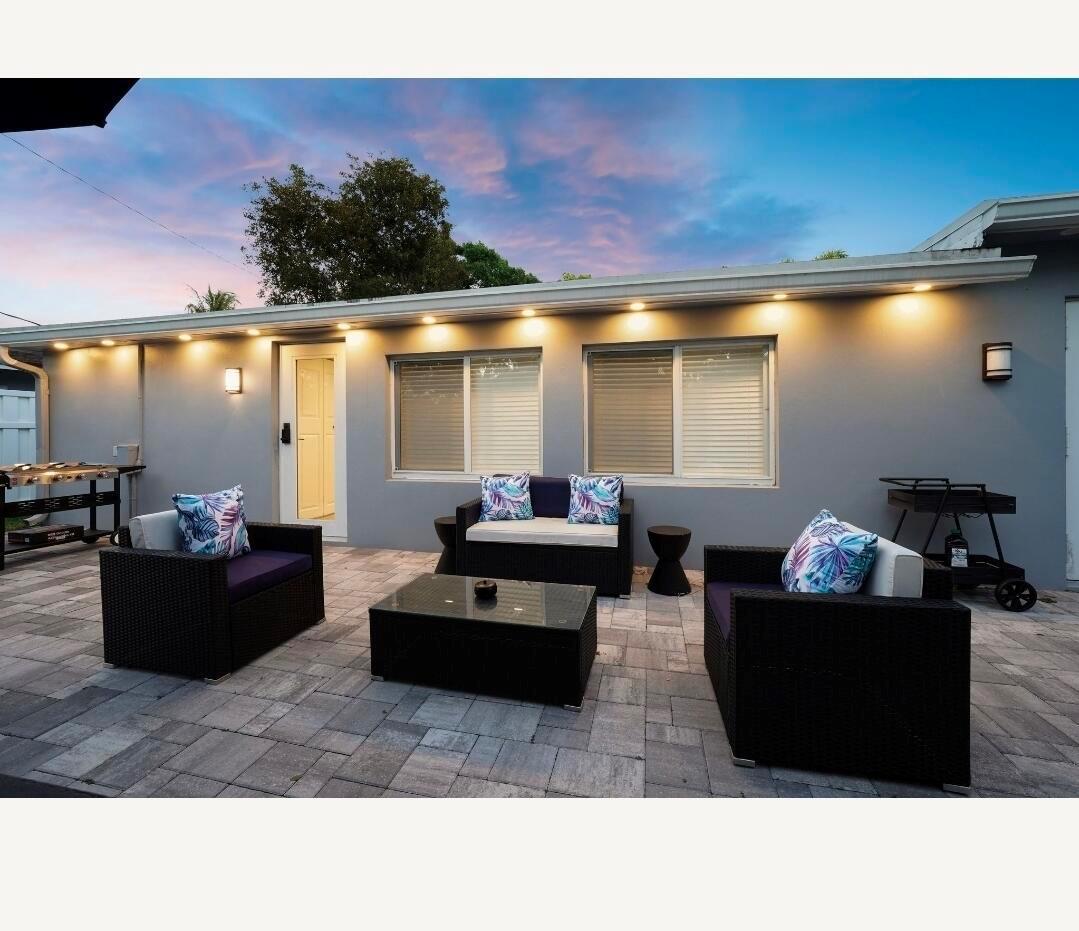 2817 NE 9TH Avenue, Wilton Manors FL 33334 photo 2