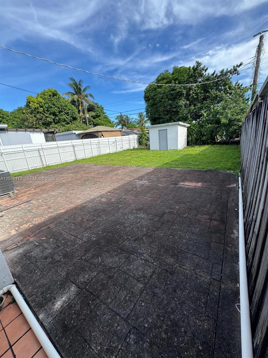 550 E 29th St, Hialeah FL 33013 photo 2