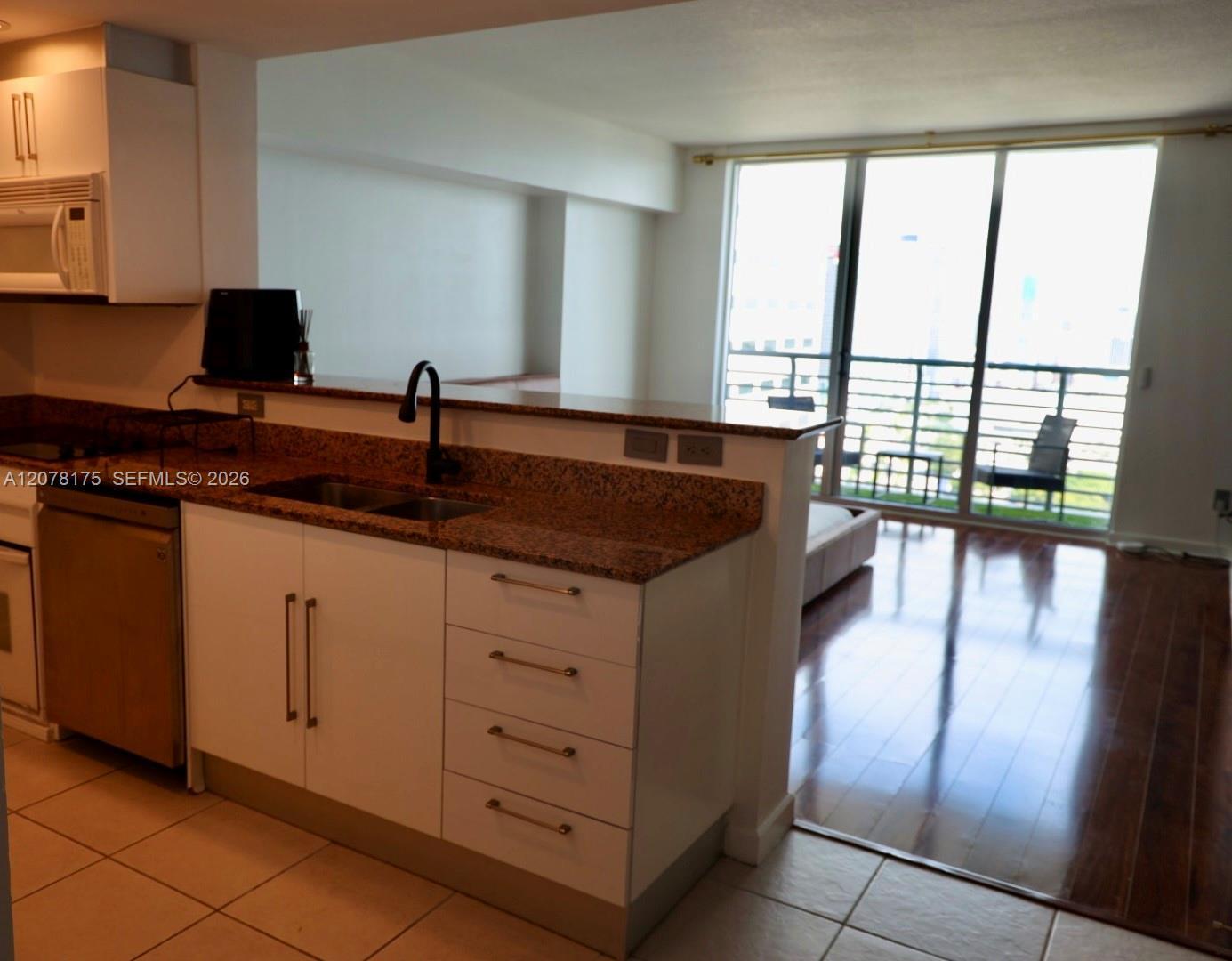 325 S Biscayne Blvd # 4220, Miami FL 33131 photo 3