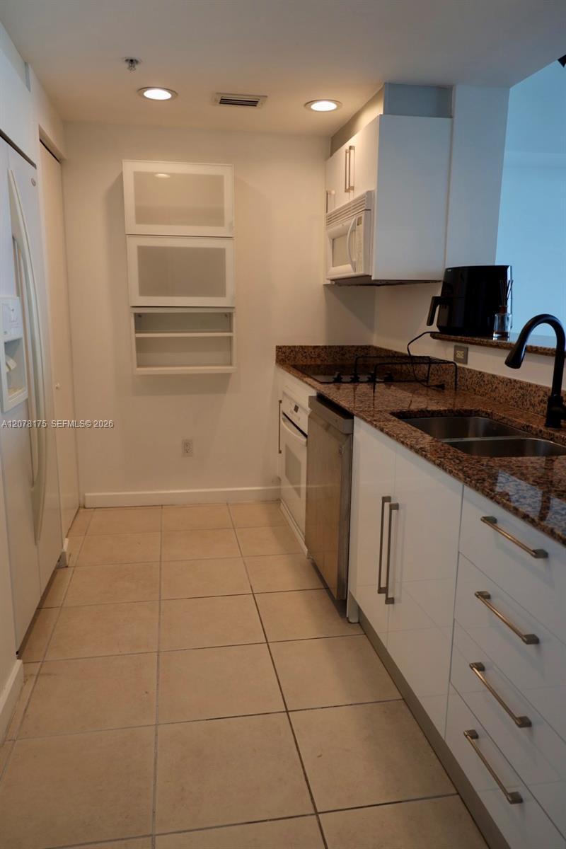 325 S Biscayne Blvd # 4220, Miami FL 33131 photo 4