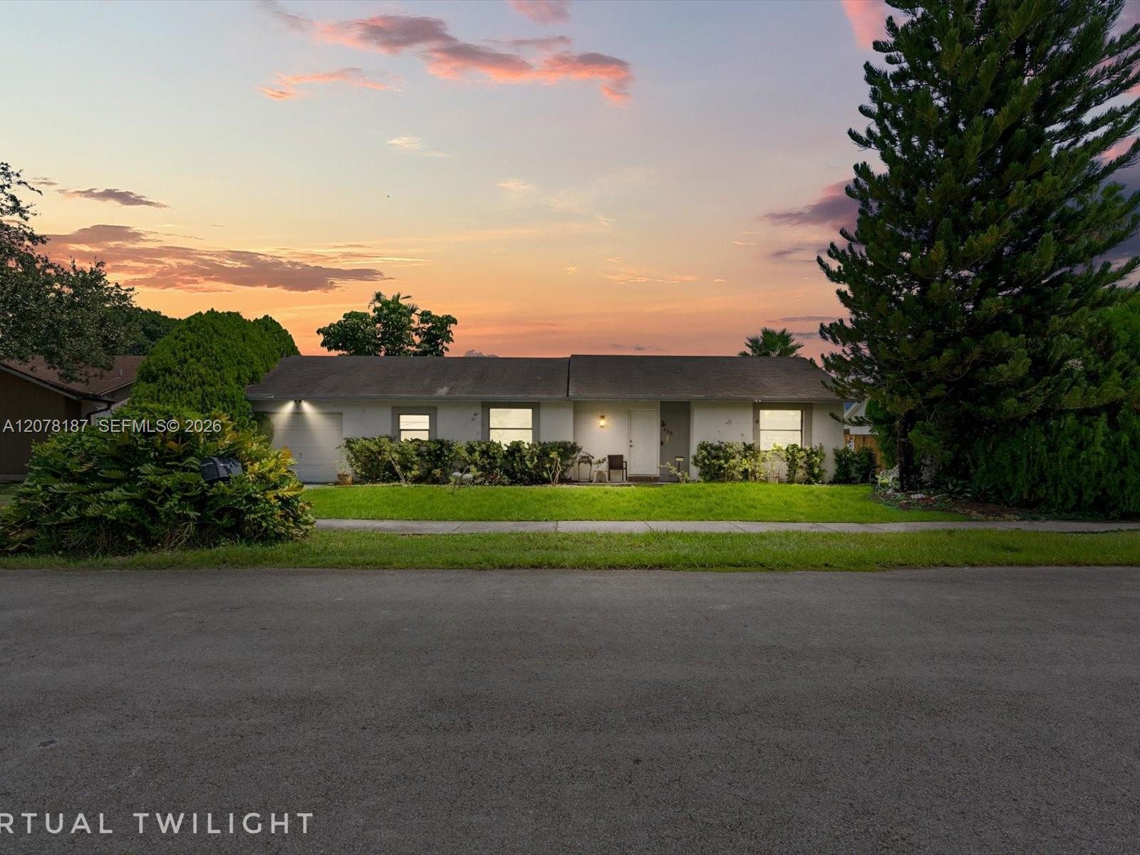 Property at 939 S Bluebird Ln, Homestead FL 33035