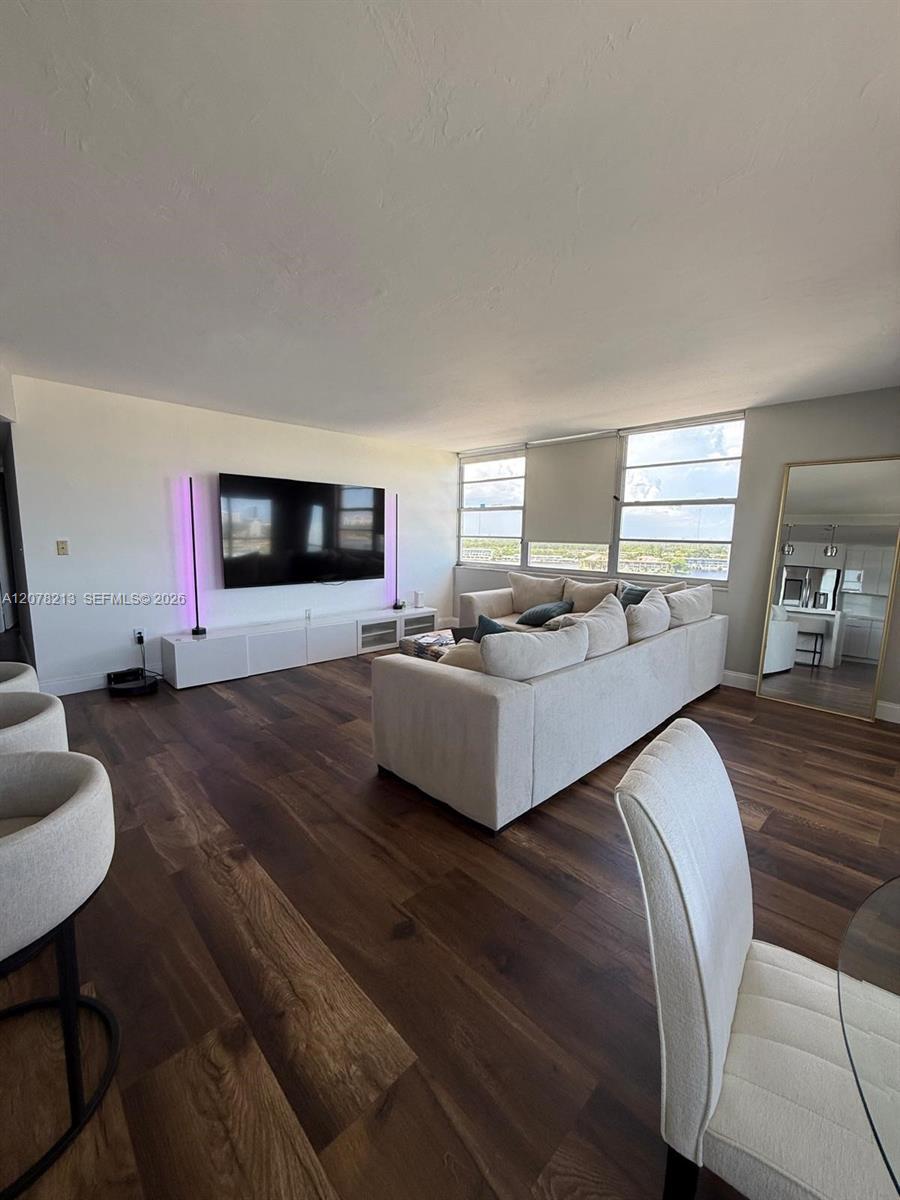 Miami, FL 33179 photo 5
