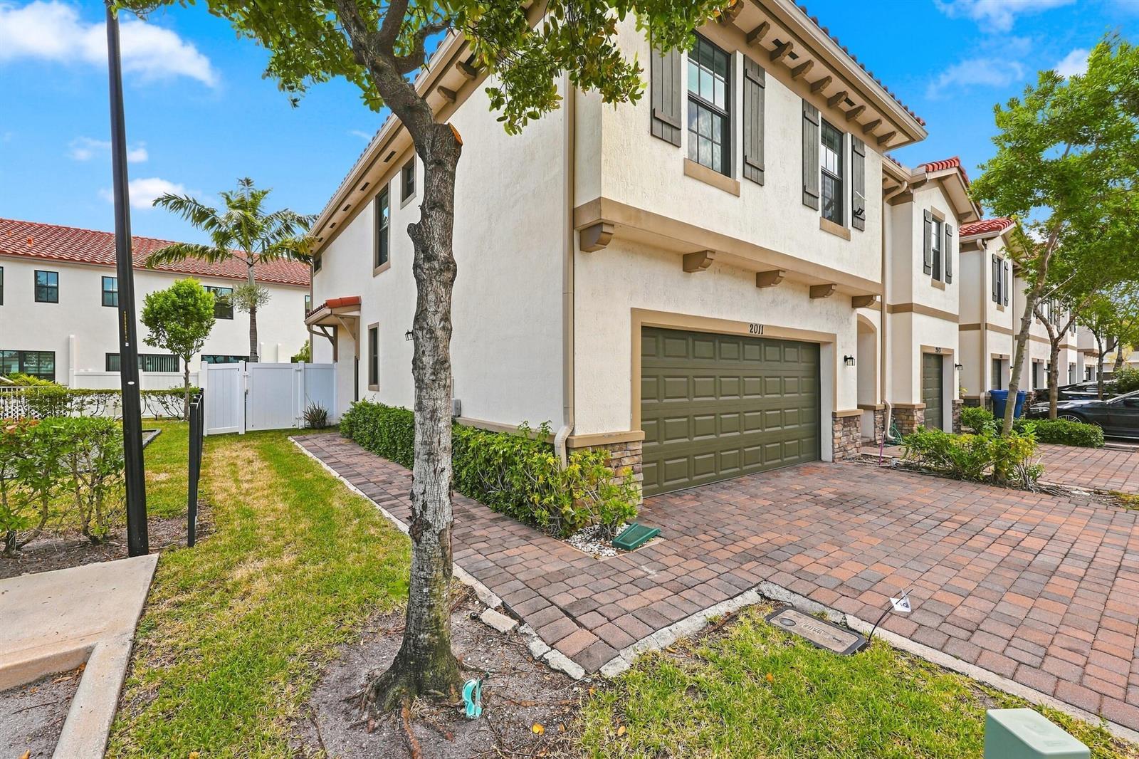 2011 Tamarind Drive, Riviera Beach FL 33410 photo 2