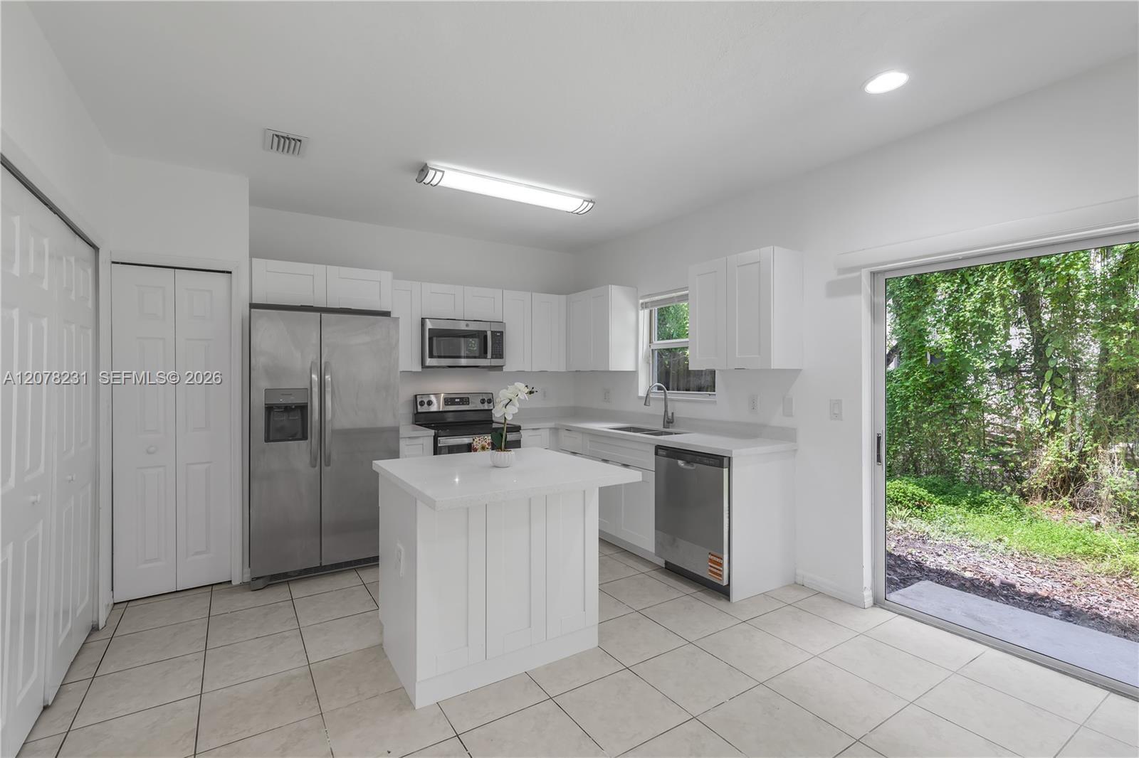 2992 SE 15th Ave, Homestead FL 33035 photo 2