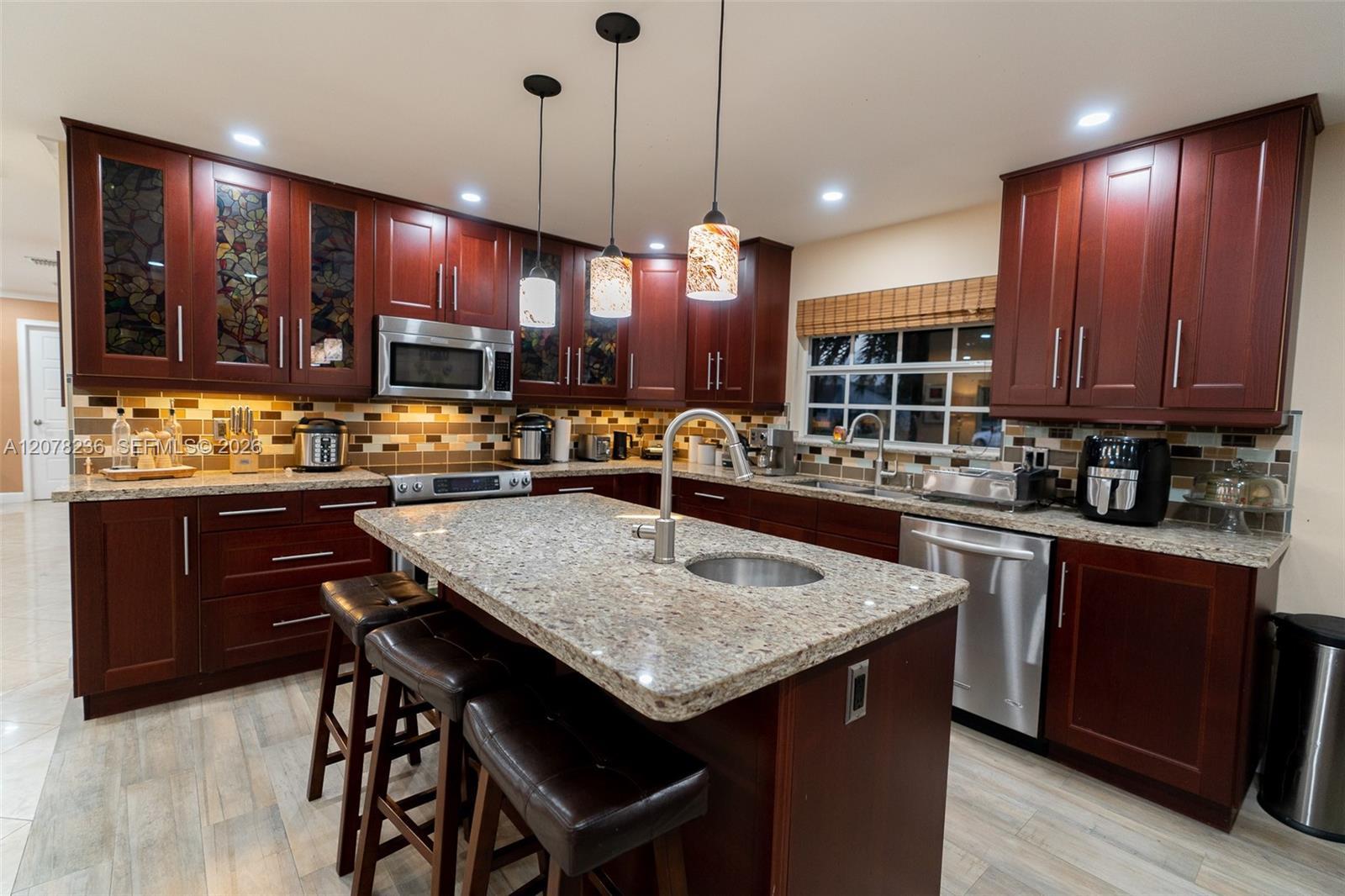 15420 SW 156th Ter, Miami FL 33187 photo 4