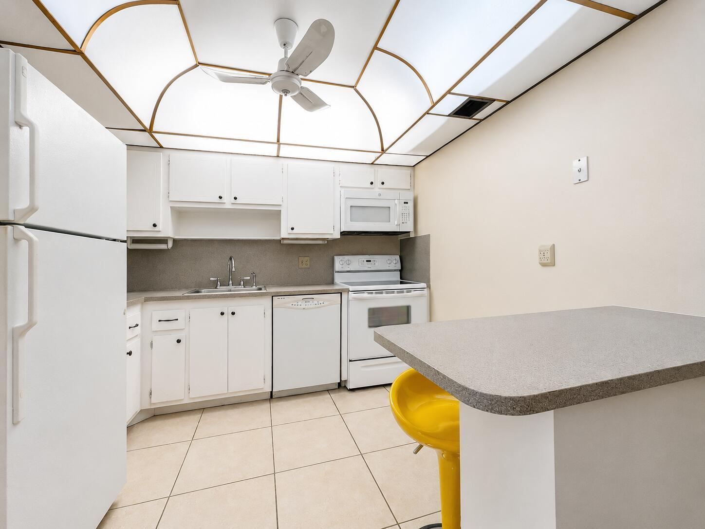 307 Greenbrier B, West Palm Beach FL 33417 photo 2