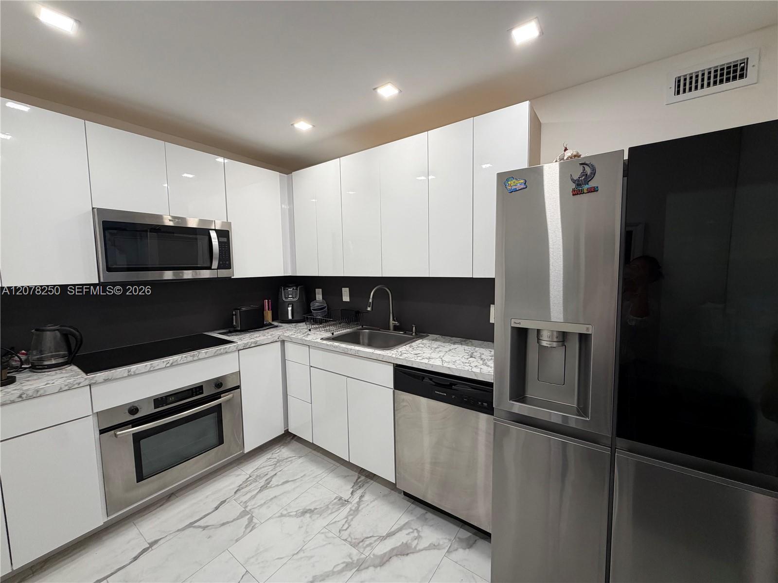 400 Kings Point Dr # 218, Sunny Isles Beach FL 33160 photo 2