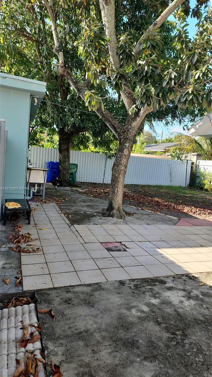 120 NW 18th Ave, Miami FL 33125 photo 2