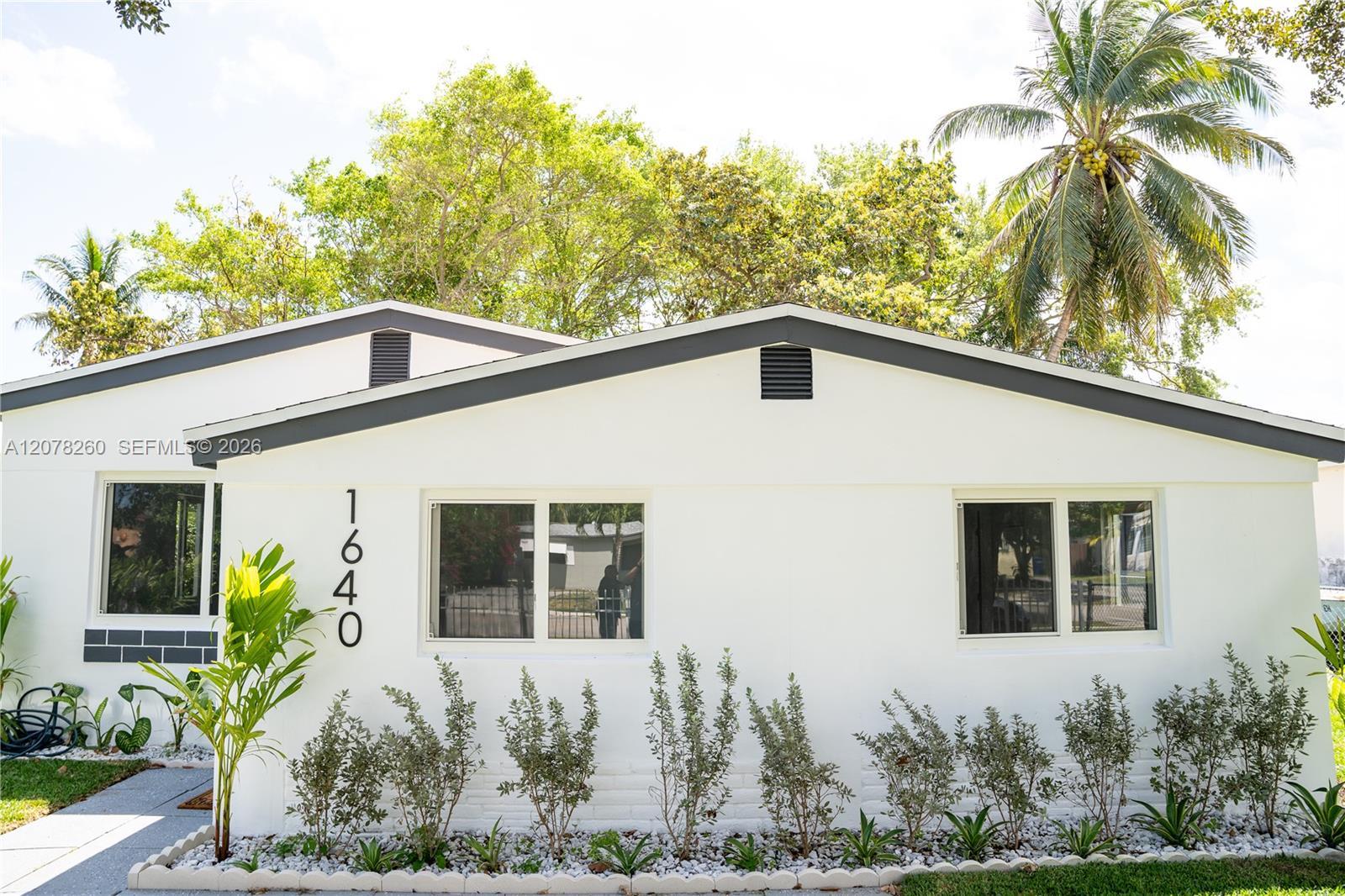 1640 NE 172nd St, North Miami Beach FL 33162 photo 2