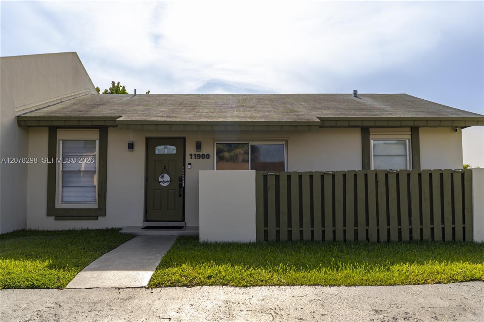 11900 SW 110th St Cir E, Miami FL 33186 photo 2
