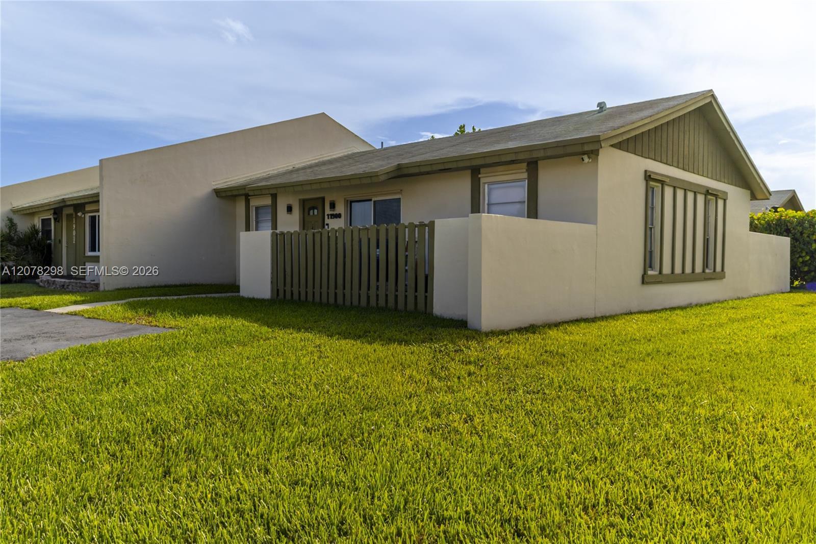 11900 SW 110th St Cir E, Miami FL 33186 photo 4