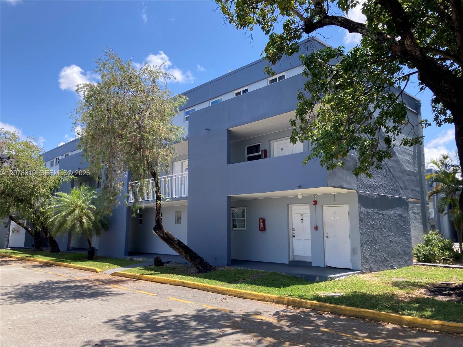 Miami, FL 33172 photo 3